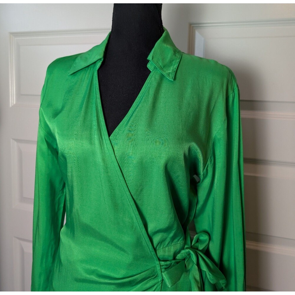 NWT H&M Size XS Wrap Dress Long Sleeve Kelly Green Viscose Satin Cocktail Chic - Picture 3 of 12